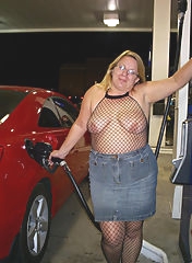 Fulling her car